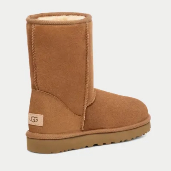 ON SALE! UGG Classic Short ii Boots, tan / chestnut size 7, 9 10 NWT, new in box - Picture 2 of 10